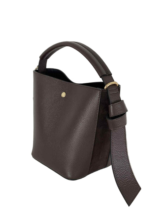 Noelle bøtteveske i mørk sjokoladebrun