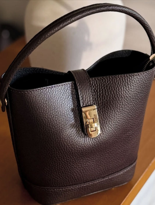 Sienna bøtteveske i skinn choko